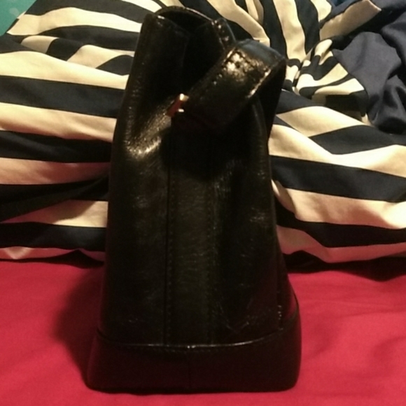 Black purse with brass accents and crossbody strap - Picture 3 of 6